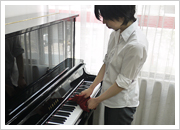 ピアノの鍵盤の清掃